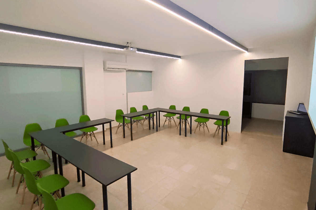 Εκπαιδευτική αίθουσα Solid Skills στην Αθήνα με ευέλικτη διαρρύθμιση