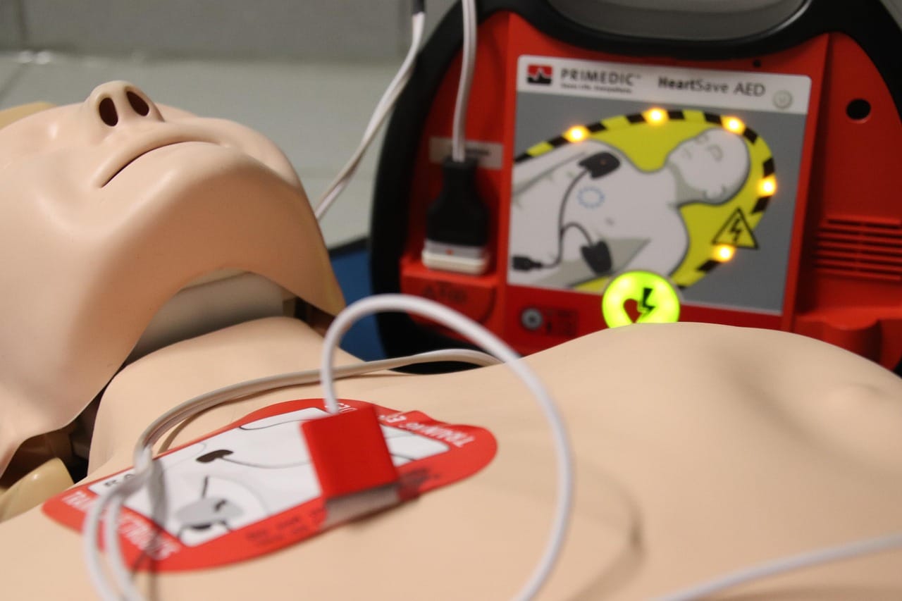 Εκπαίδευση Basic Life Support – Χρήση απινιδωτή (AED) και CPR από τη Solid Skills